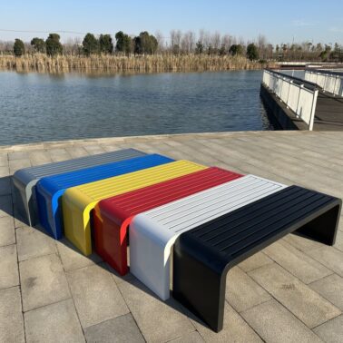 Square Park Chair, многоцветное кованое железо, уличное кресло из нержавеющей стали с гладкой пластиной, индивидуальное кресло-скамье — современное и минималистичное.